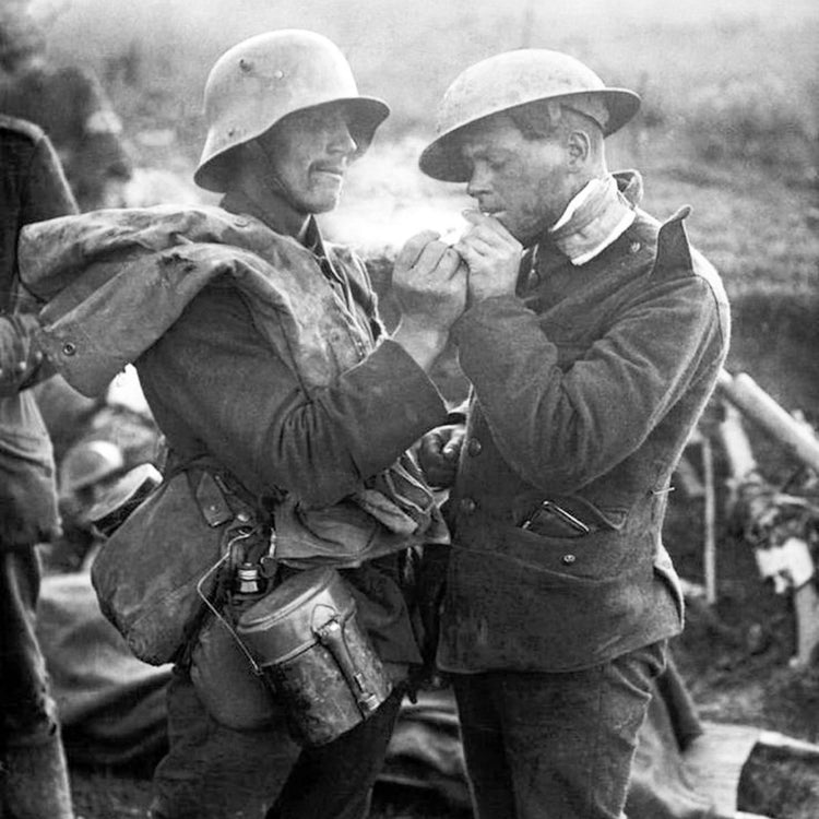 Tobacco and cigarettes in the First World War – Bull Brand